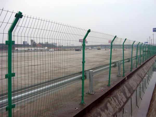 双边丝护栏网 - 安平县全昊金属丝网制品有限公司图片4