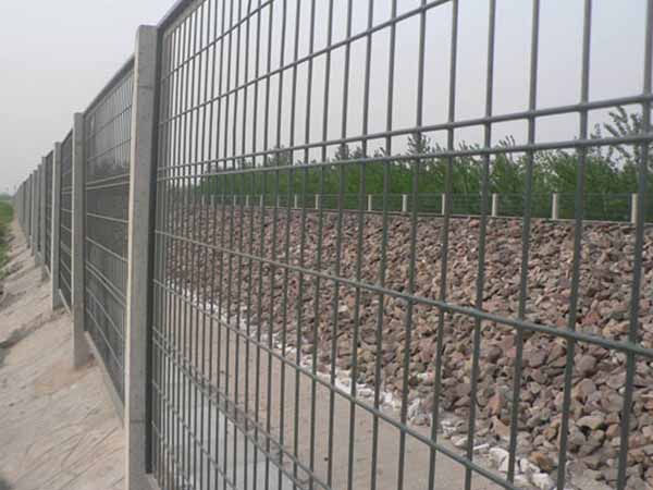 铁路护栏网 - 安平县全昊金属丝网制品有限公司图片2