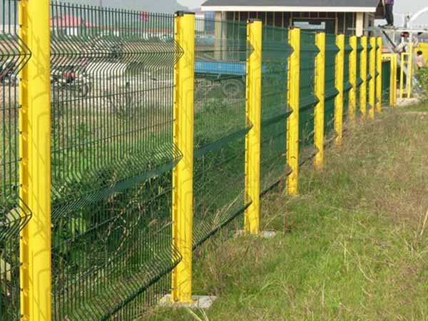折弯护栏网